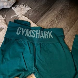 Gym shark leggings